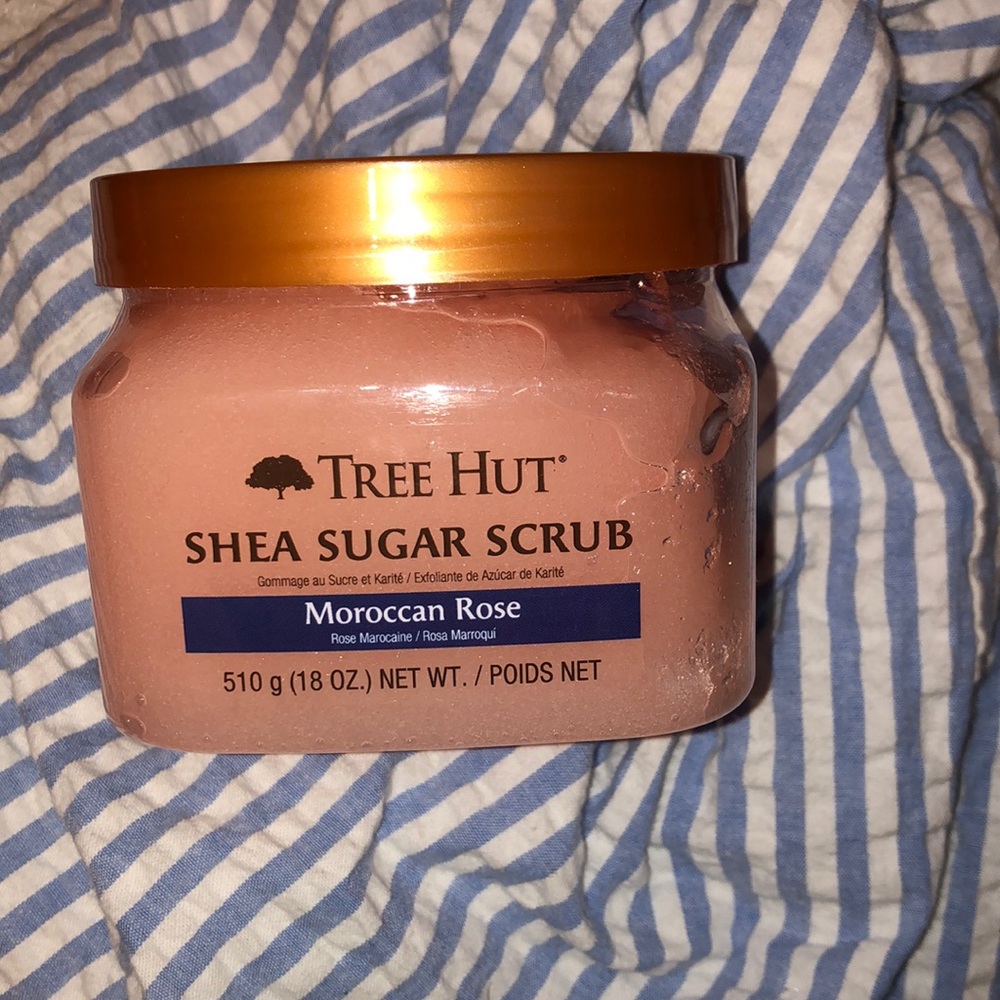 Tree hut Moroccan rose